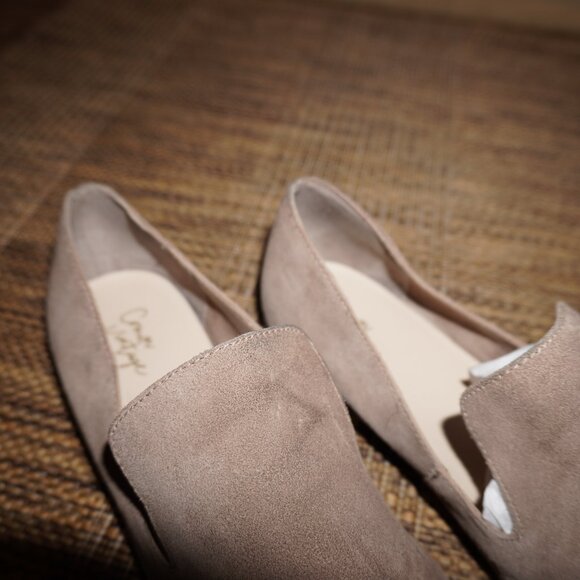 Taupe/Gray-ish Crown Vintage Flats (Size 11) - Picture 2 of 4